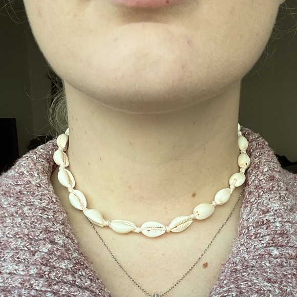 American Eagle shell chocker necklace